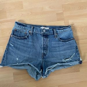 LEVIS Wedgie Jean Shorts medium wash size 32